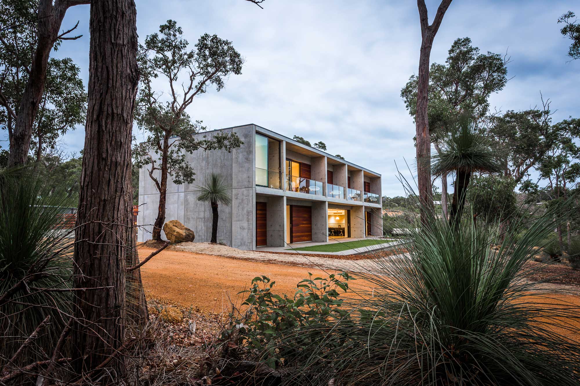 large span concrete frame house